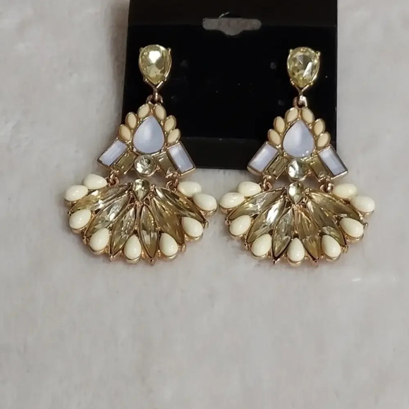 Bejeweled Pierced Chandelier Earrings Make a Statement‎ - Picture 1 of 7